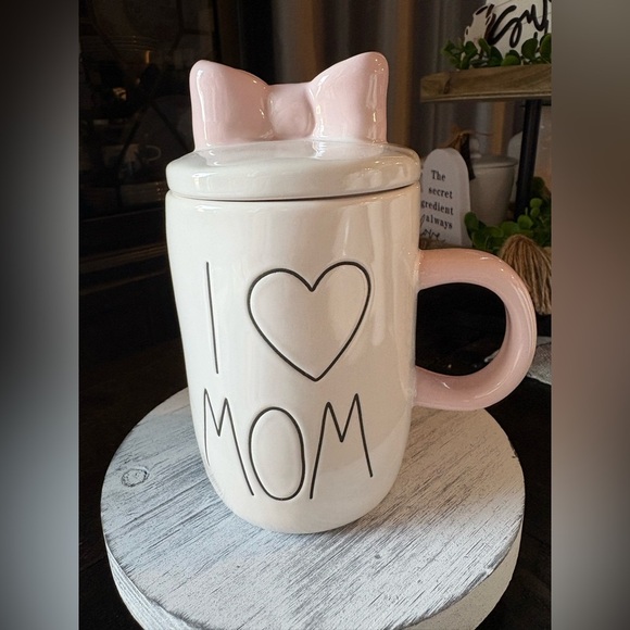 Rae Dunn Pink and Cream 'I Heart Mom' Mug with Bow Lid - Picture 1 of 5
